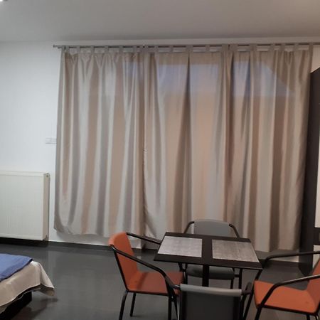 Kertvarosi Apartman Apartment Tiszaujvaros Luaran gambar