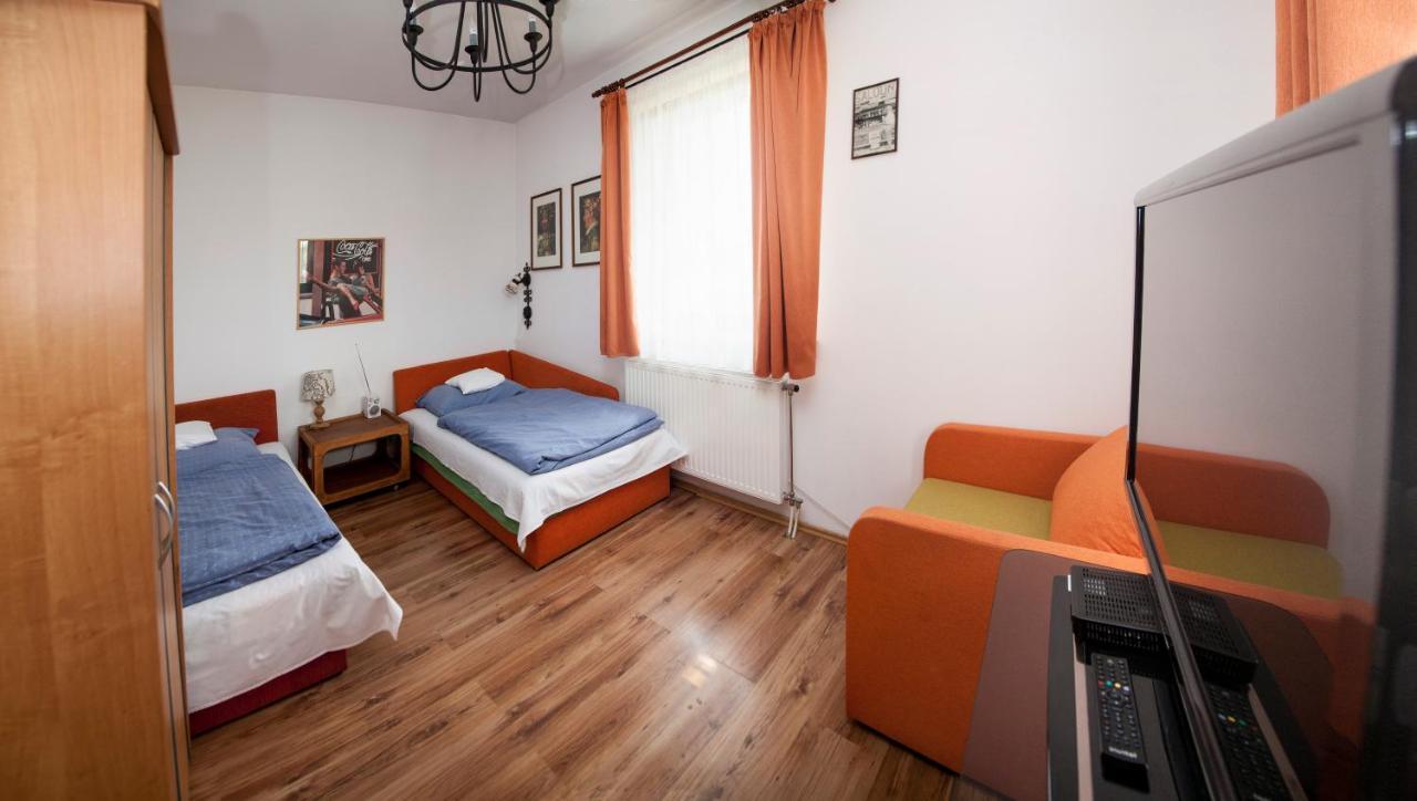 Kertvarosi Apartman Apartment Tiszaujvaros Luaran gambar