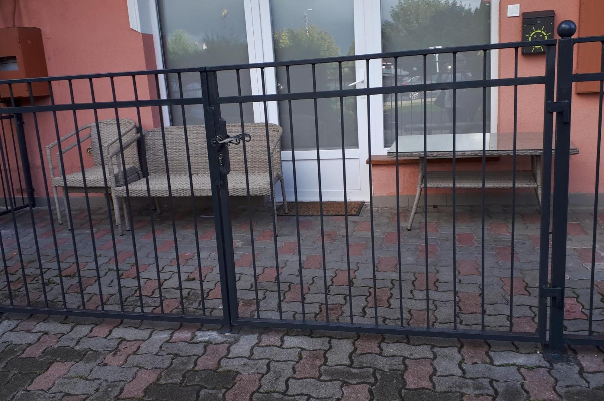 Kertvarosi Apartman Apartment Tiszaujvaros Luaran gambar