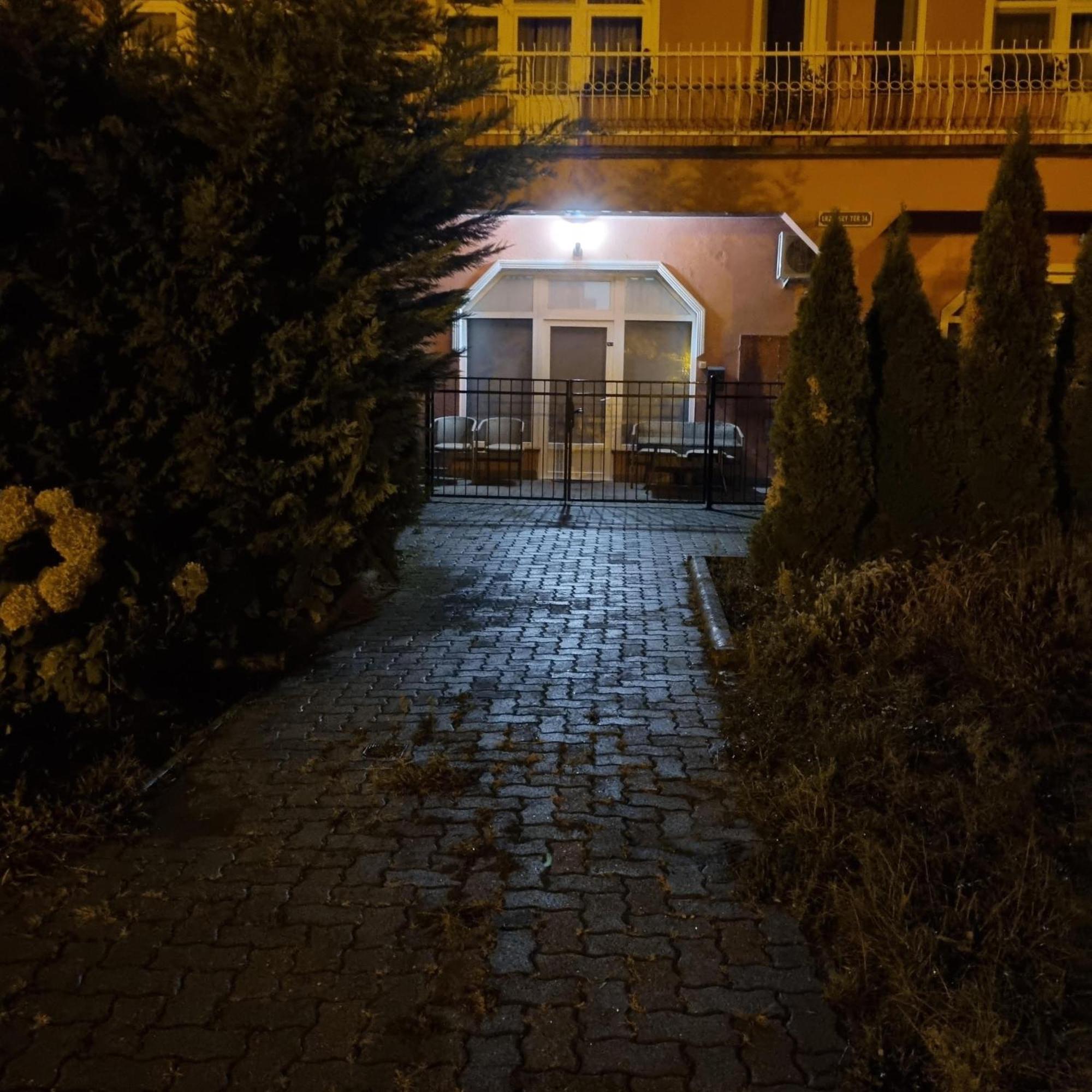 Kertvarosi Apartman Tiszaujvaros Luaran gambar