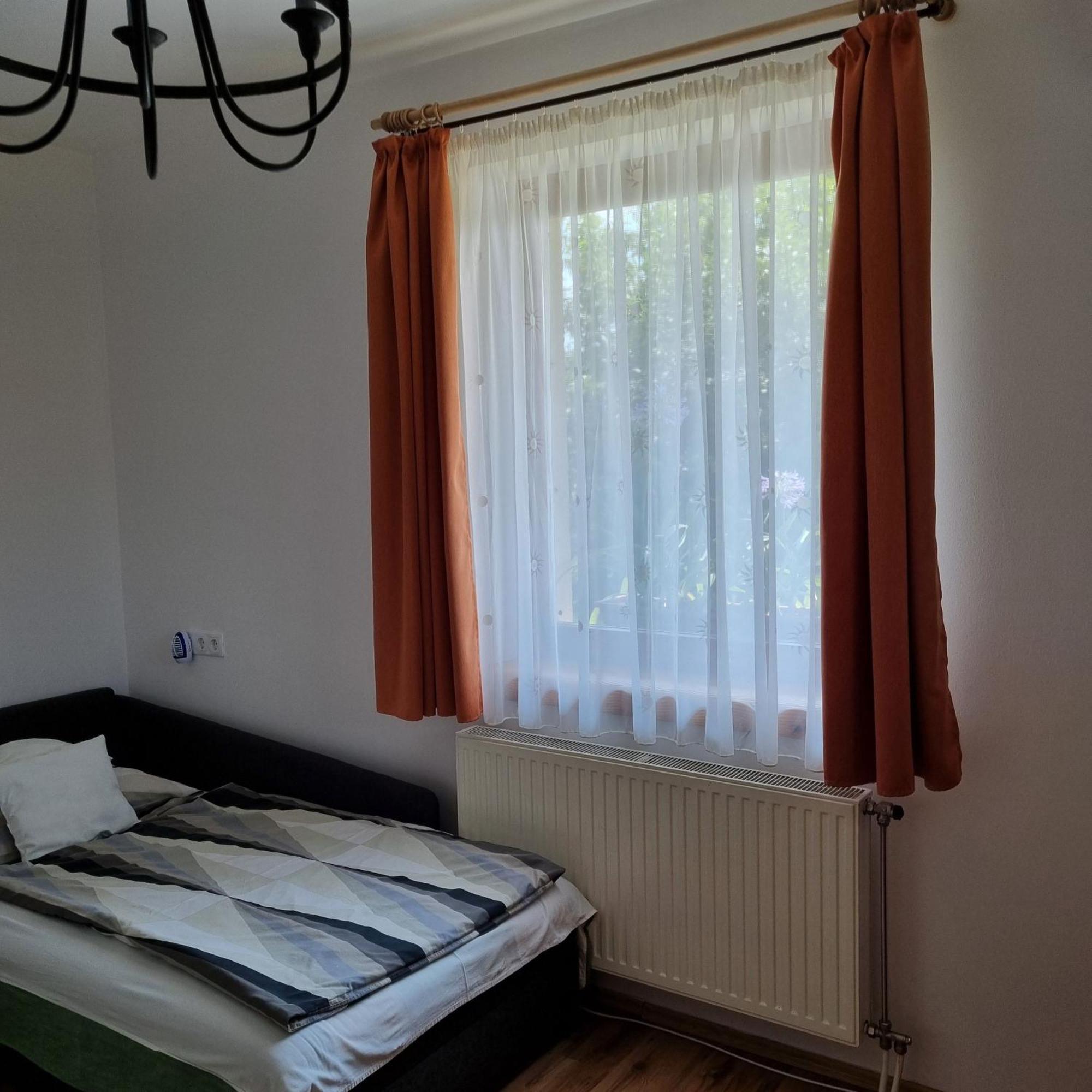Kertvarosi Apartman Tiszaujvaros Luaran gambar