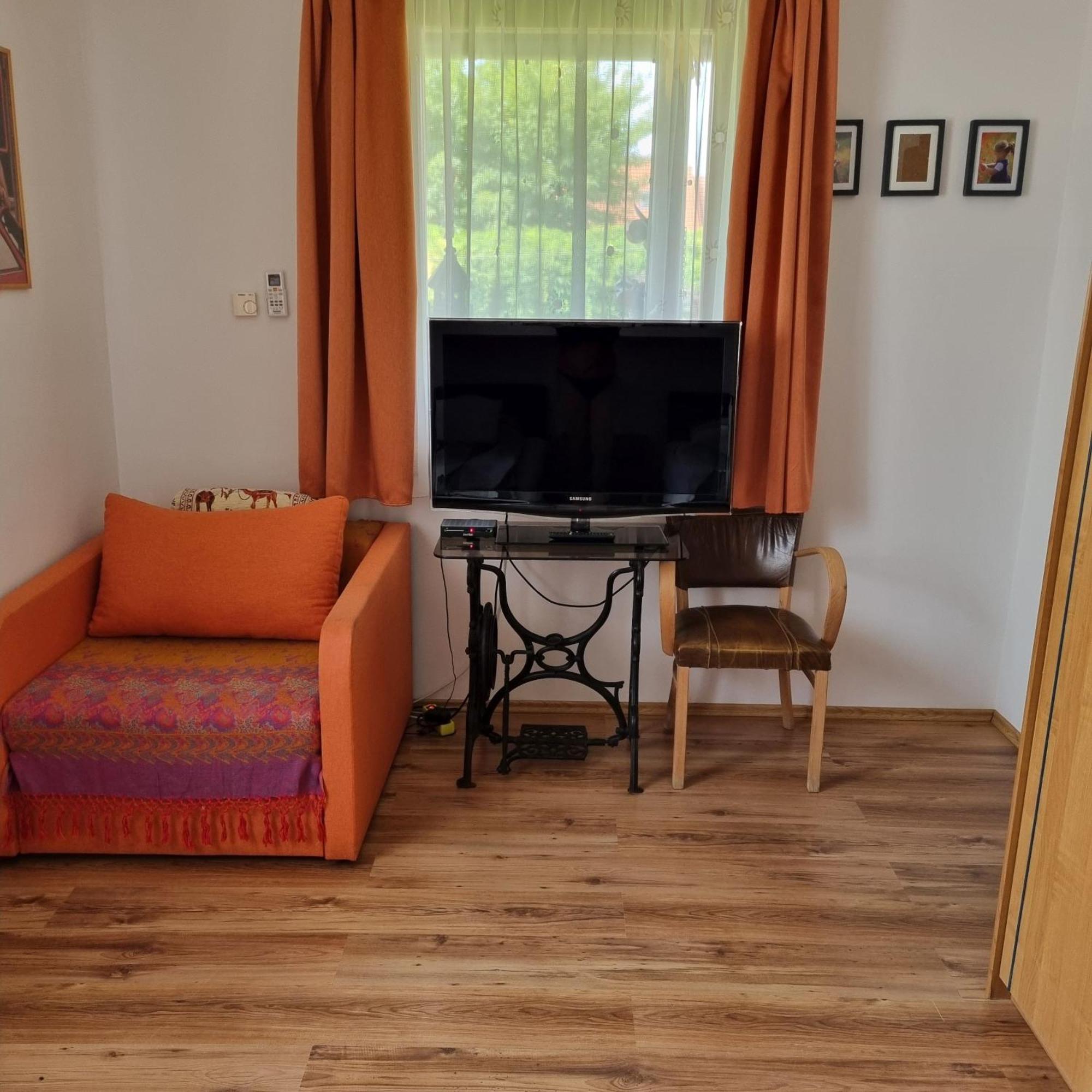 Kertvarosi Apartman Tiszaujvaros Luaran gambar