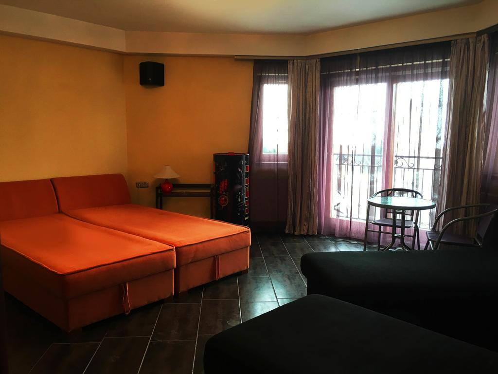 Kertvarosi Apartman Apartment Tiszaujvaros Luaran gambar