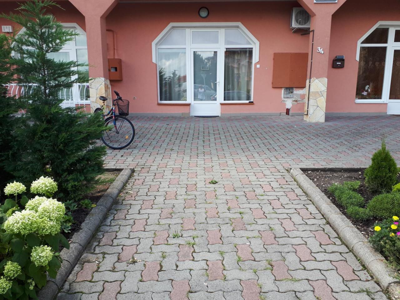Kertvarosi Apartman Tiszaujvaros Luaran gambar