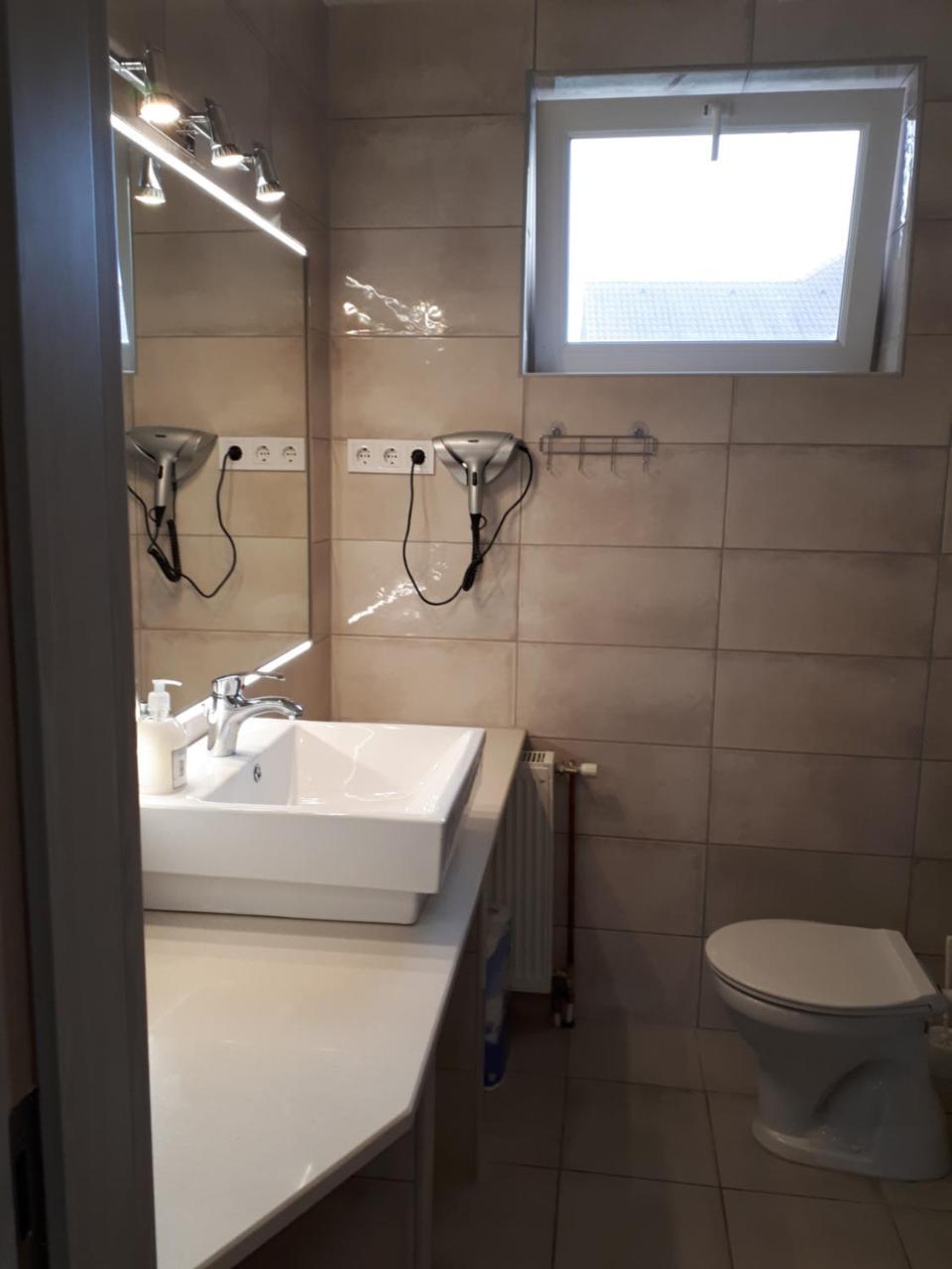 Kertvarosi Apartman Apartment Tiszaujvaros Luaran gambar