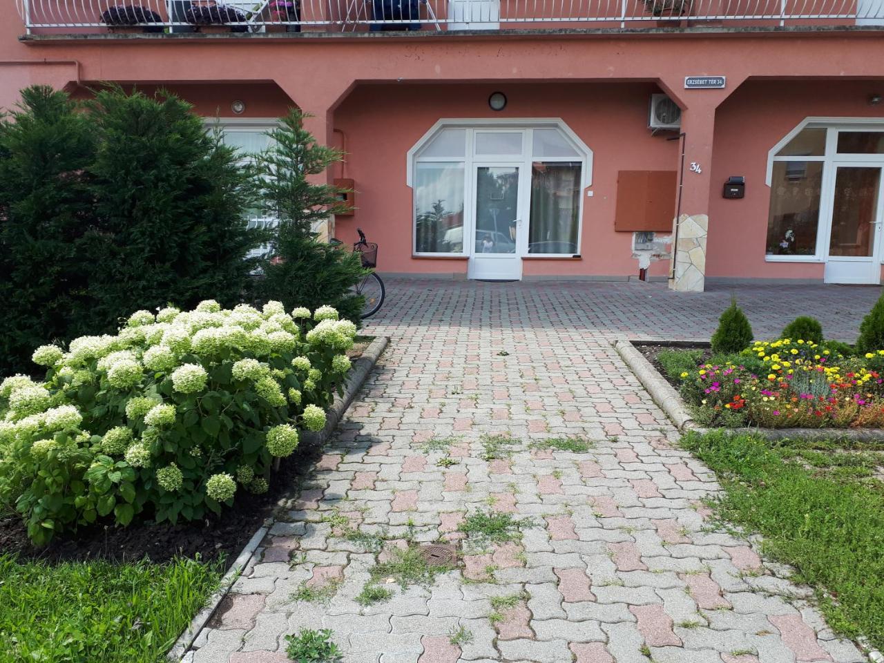 Kertvarosi Apartman Tiszaujvaros Luaran gambar