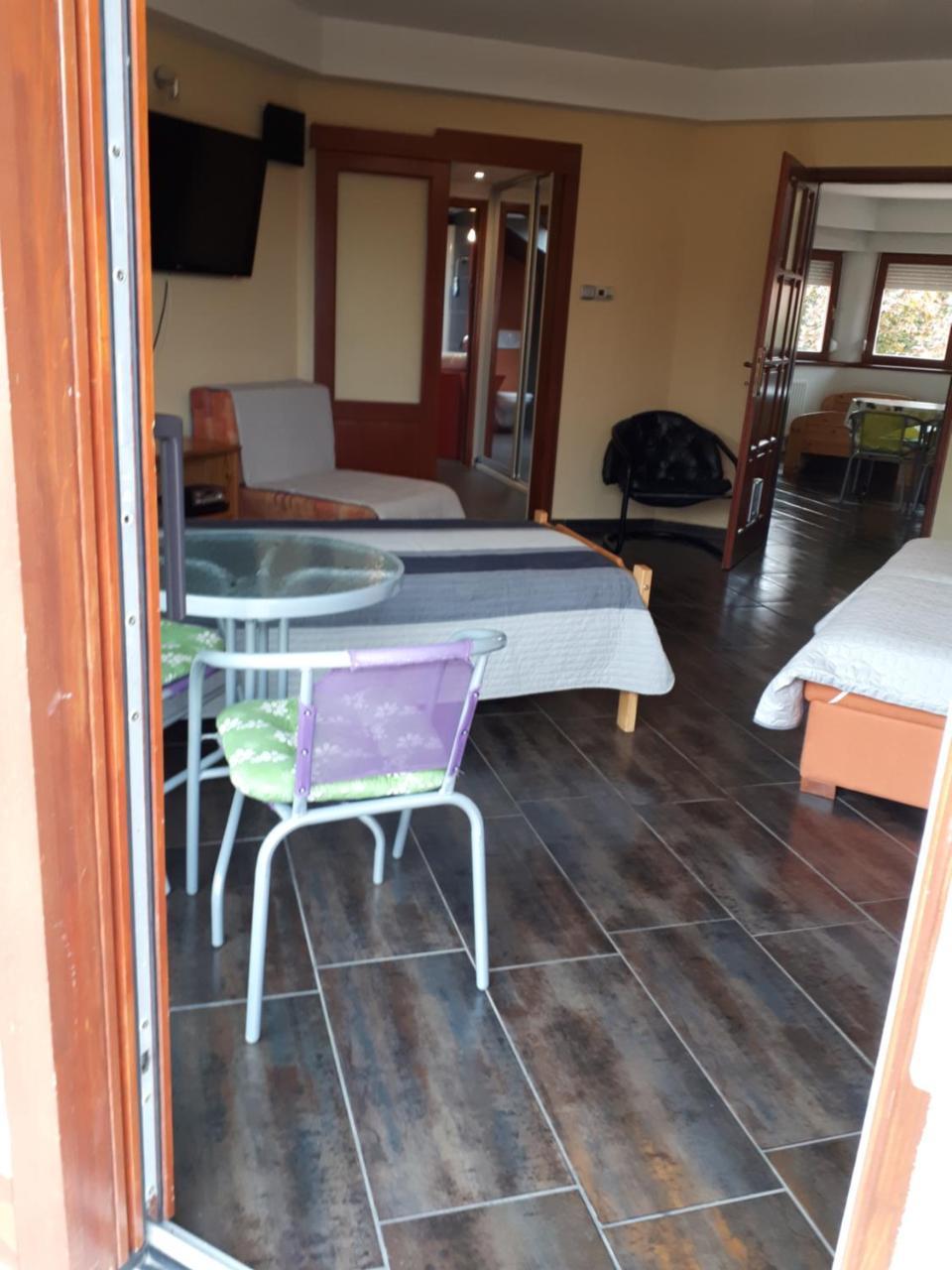 Kertvarosi Apartman Tiszaujvaros Luaran gambar