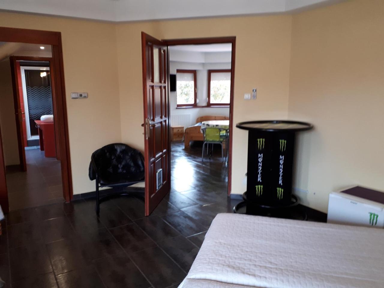 Kertvarosi Apartman Apartment Tiszaujvaros Luaran gambar