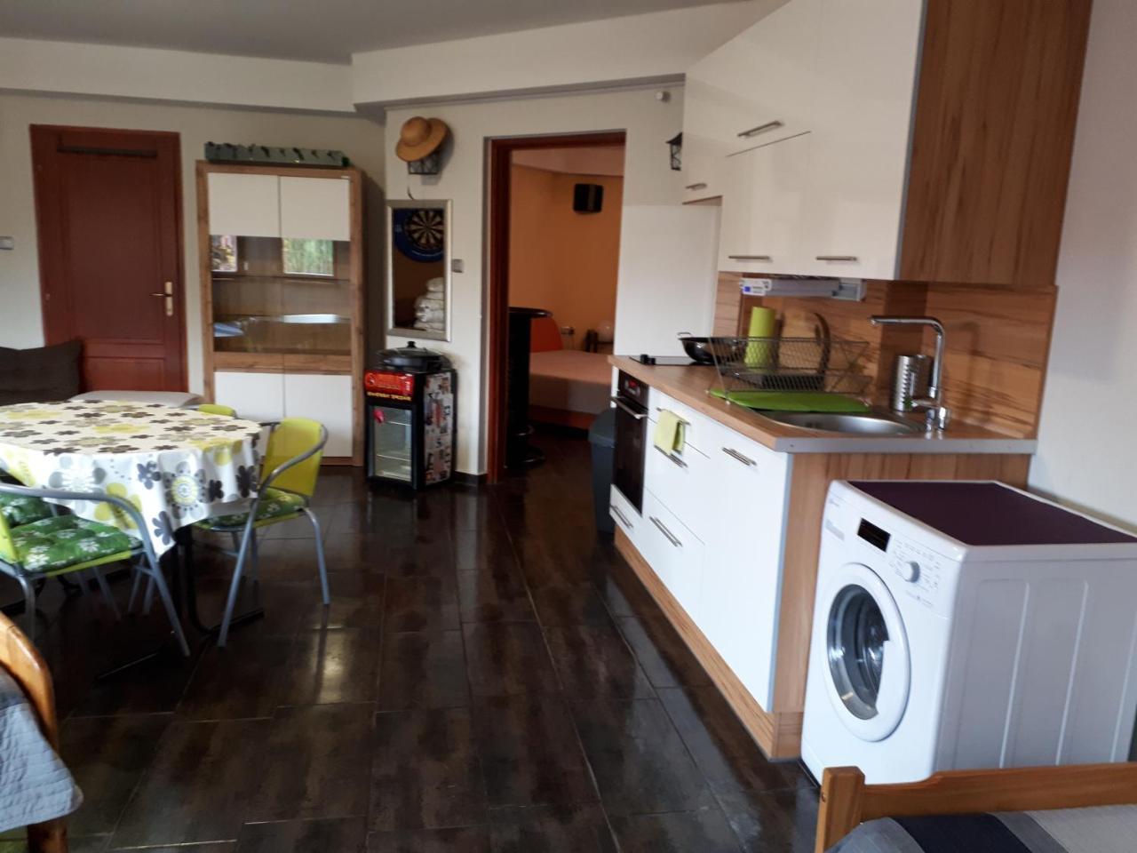 Kertvarosi Apartman Apartment Tiszaujvaros Luaran gambar