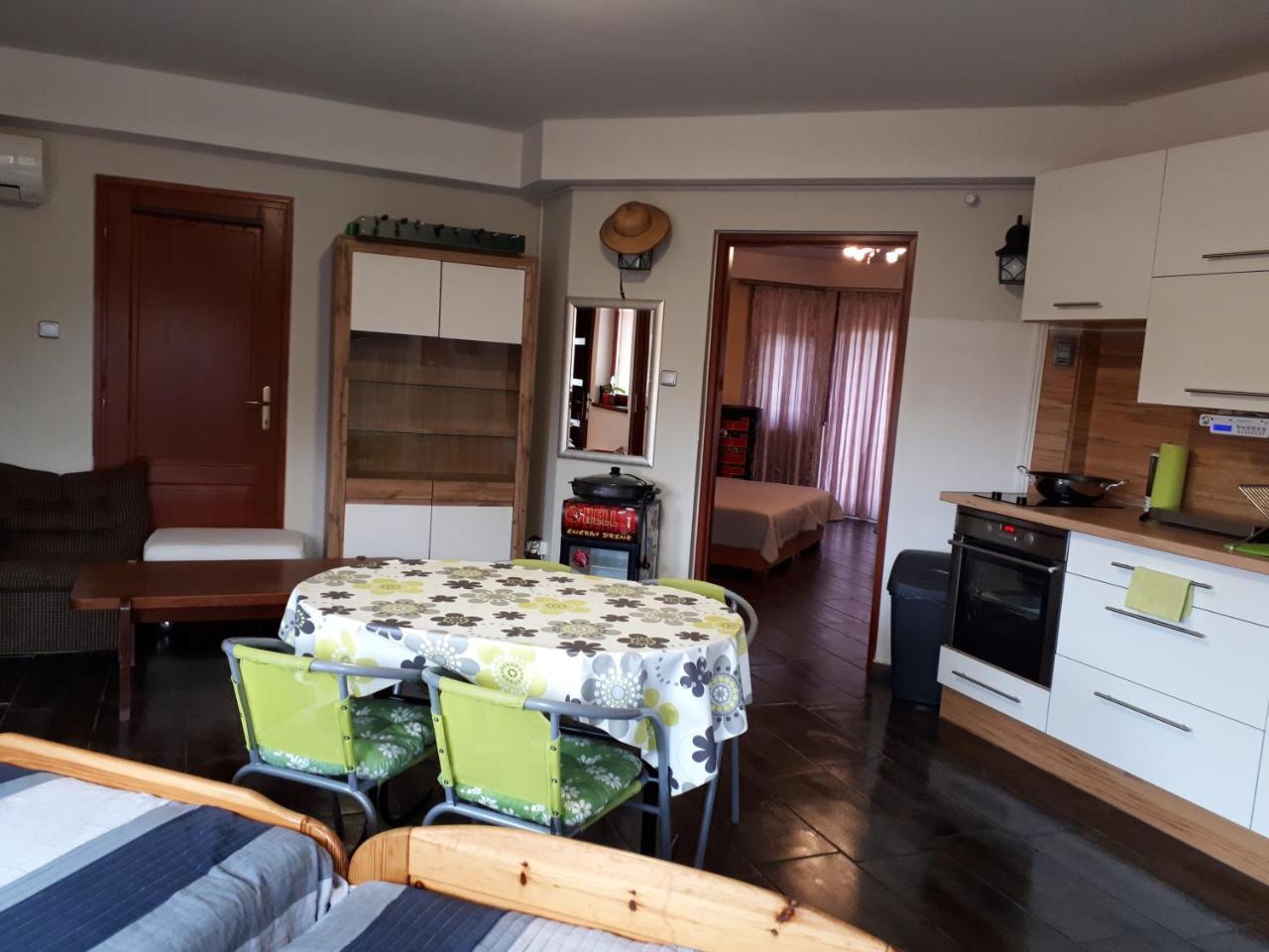 Kertvarosi Apartman Tiszaujvaros Luaran gambar