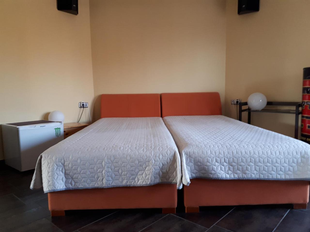 Kertvarosi Apartman Tiszaujvaros Luaran gambar
