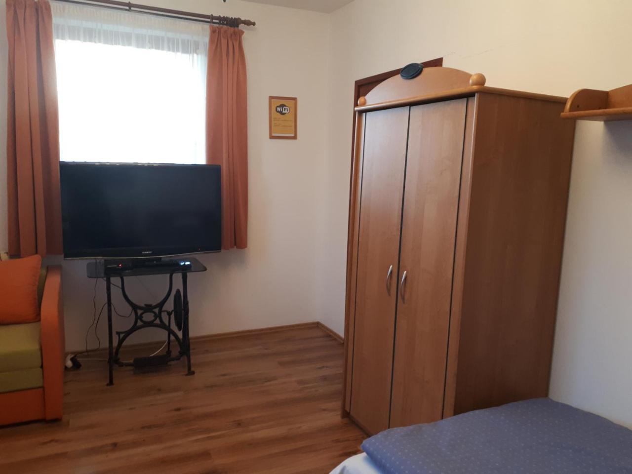 Kertvarosi Apartman Apartment Tiszaujvaros Luaran gambar