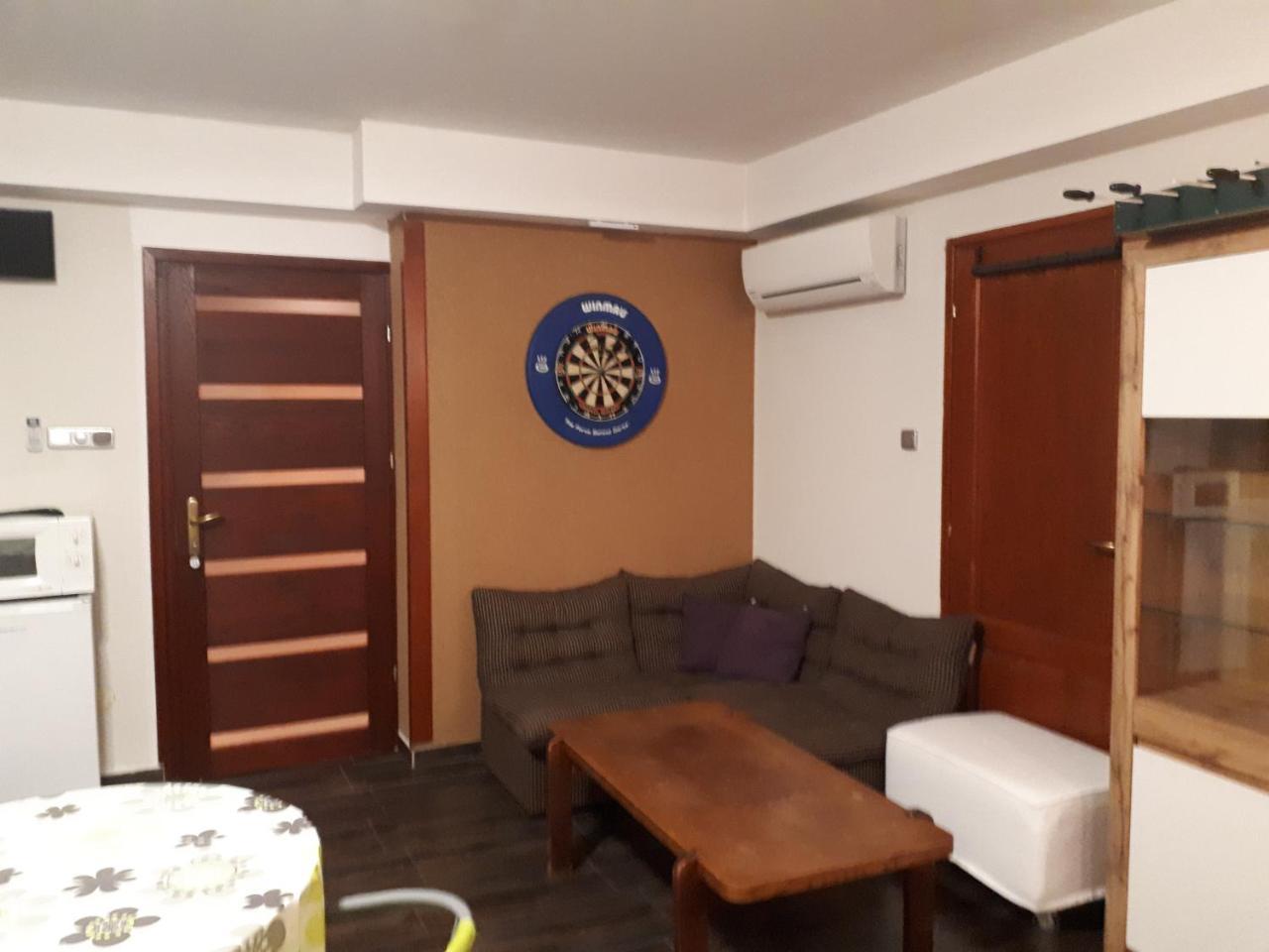 Kertvarosi Apartman Apartment Tiszaujvaros Luaran gambar