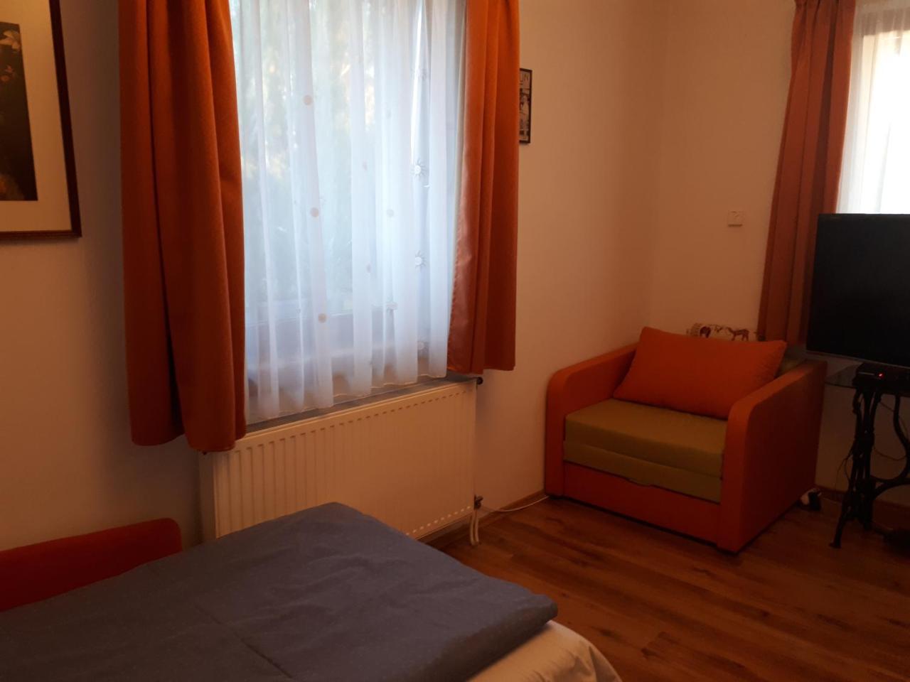 Kertvarosi Apartman Apartment Tiszaujvaros Luaran gambar