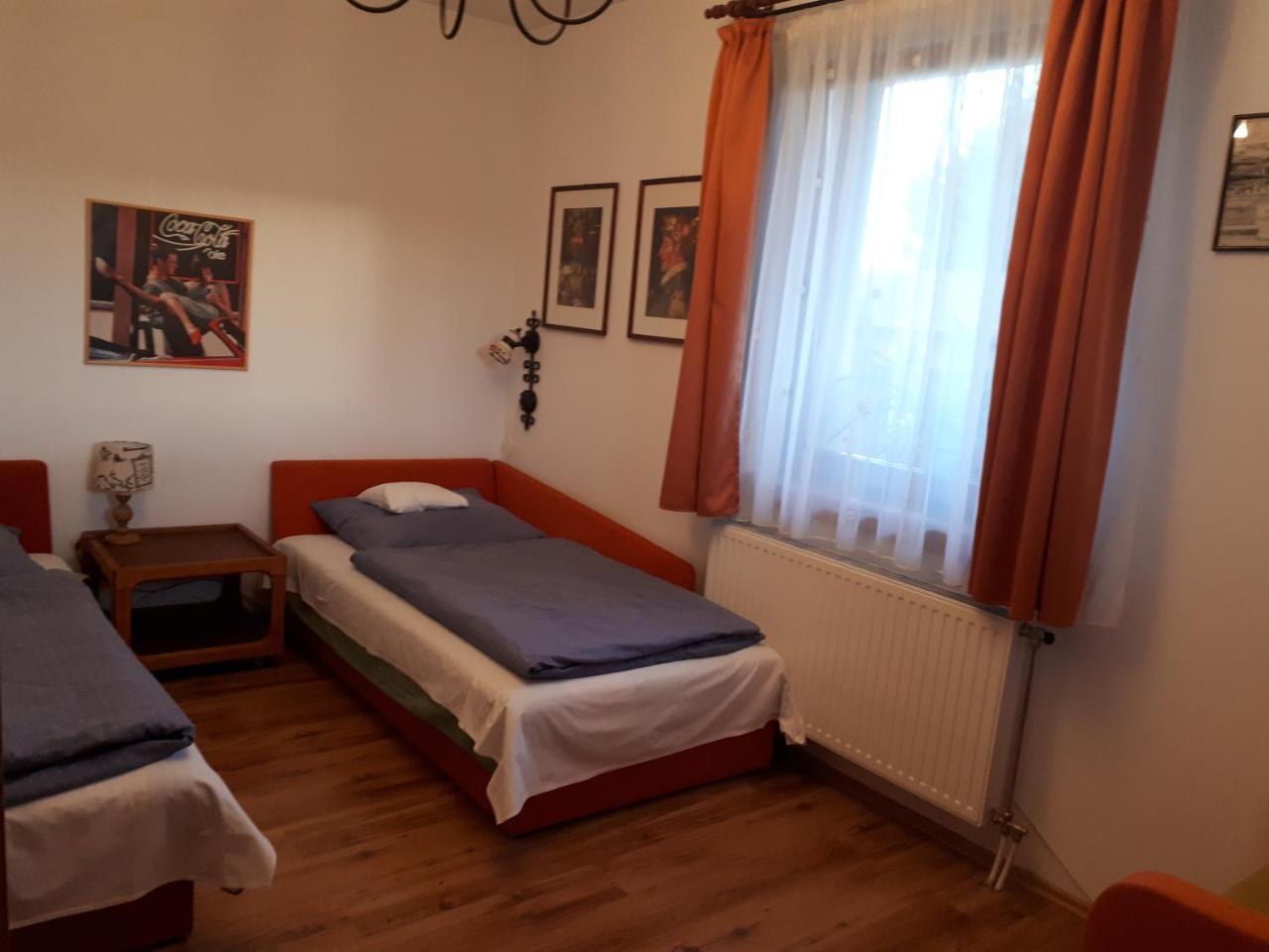 Kertvarosi Apartman Apartment Tiszaujvaros Luaran gambar