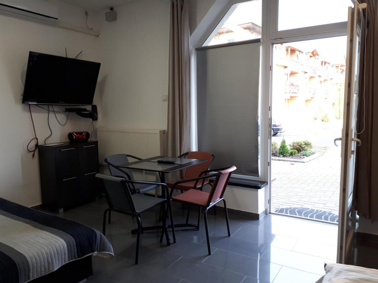 Kertvarosi Apartman Tiszaujvaros Luaran gambar