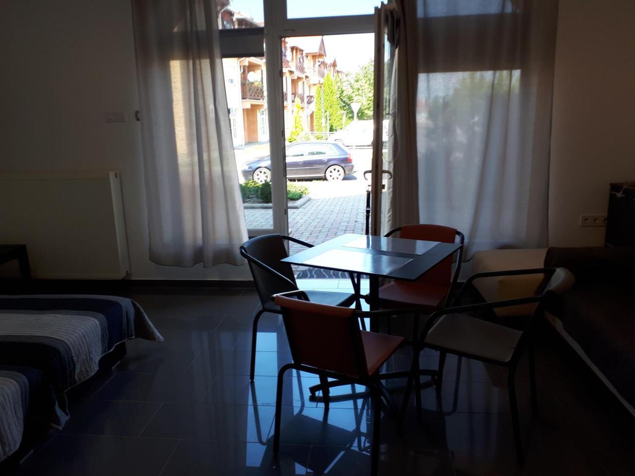 Kertvarosi Apartman Apartment Tiszaujvaros Luaran gambar