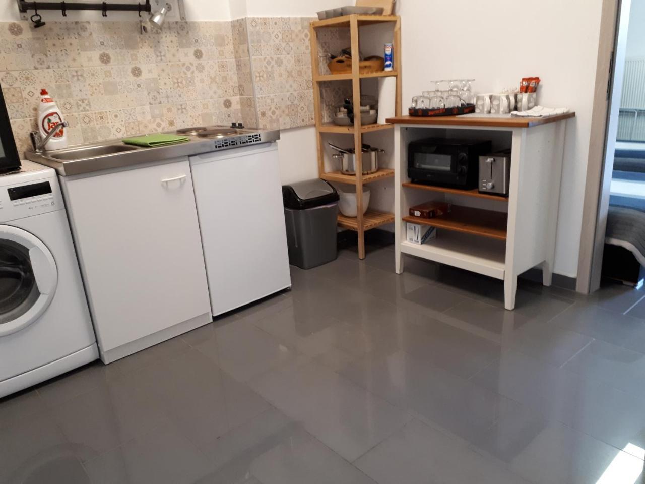 Kertvarosi Apartman Apartment Tiszaujvaros Luaran gambar