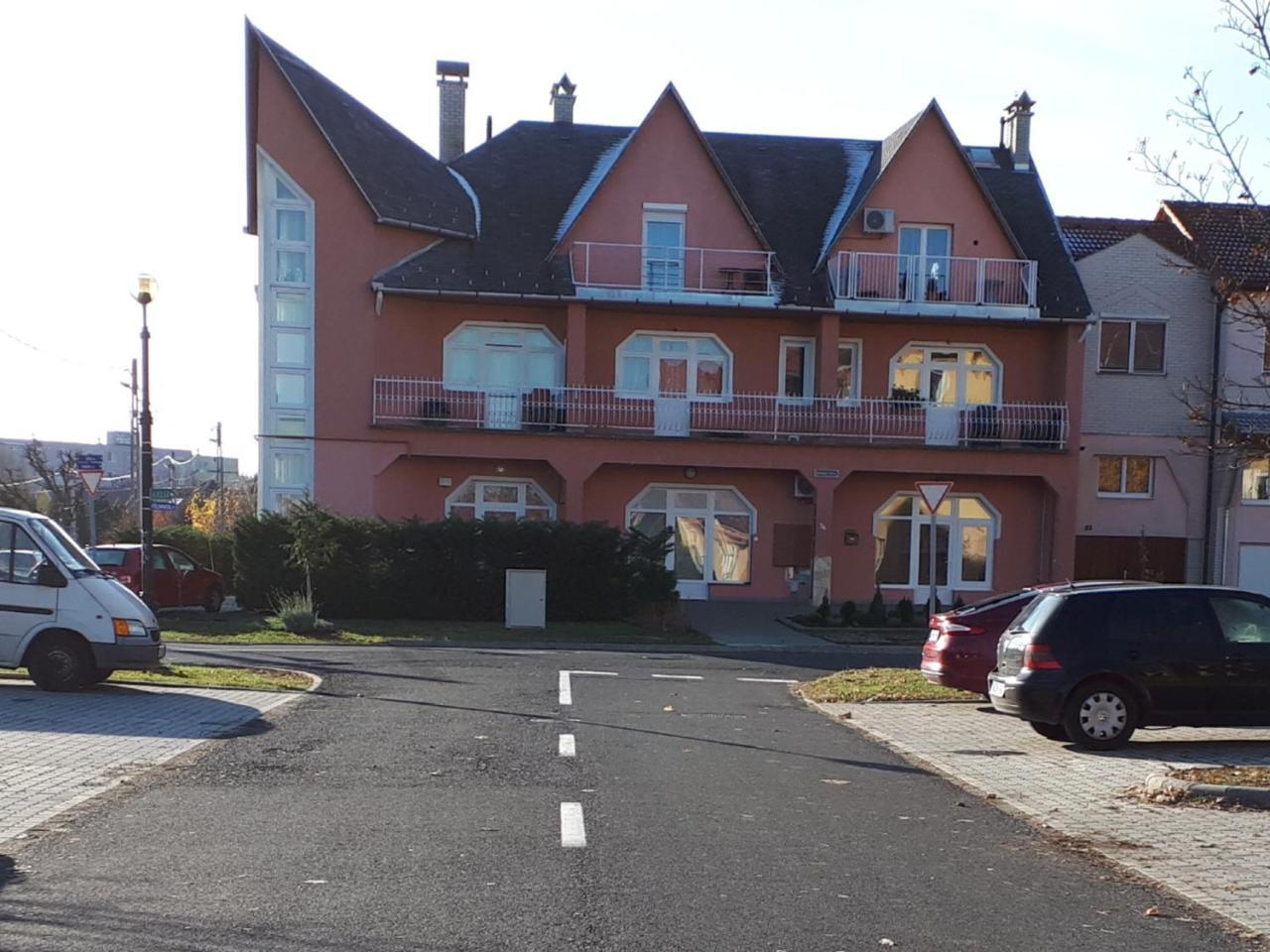 Kertvarosi Apartman Tiszaujvaros Luaran gambar